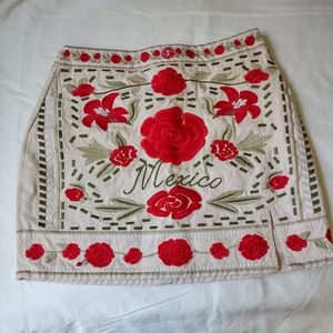 Herencia collection México size S skirt color cream and red